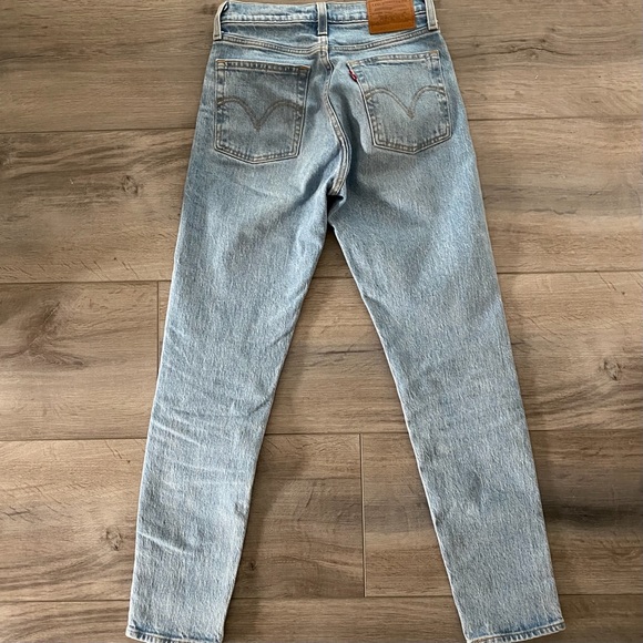 Wedgie Levi’s Jeans - Picture 3 of 4